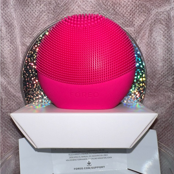 Foreo Luna FoFo Fuchsia. Pink, Cleanse, Facial, Tool, Device, Detox, Gentle - Picture 4 of 8